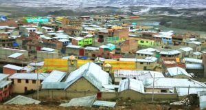 Ananea: Delincuentes disfrazados de mineros asaltan restaurante