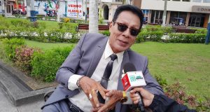 48 AÑOS CANTÁNDOLE AL PERÚ