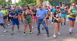 EL BAILE DEL GALLITO EN CARRERA UNIVERSITARIA