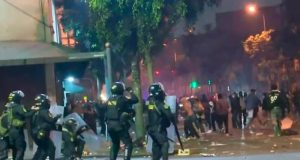 ADEMÁS DE UN FALLECIDO MARCHA DEJÓ POLICÍAS Y MANIFESTANTES HERIDOS