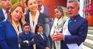 Funcionarios del Gobierno Regional de La Libertad lloran al despedir a César Acuña