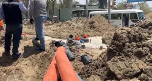 Moradores de San José y Consuelo de Velasco exigen pronta solución a rotura de tubería en la avenida Gulman