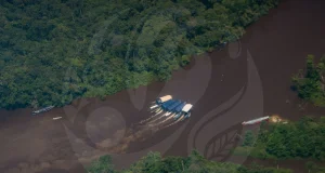 Sobrevuelos detectan más de 40 dragas mineras en los ríos Napo y Nanay, principales fuentes de agua para Iquitos