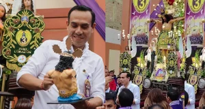 José Jerí se aparece en Pisco por el Señor de la Agonía y fotos con candidatos de Somos Perú