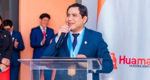 JEE sanciona al alcalde de Huamanga por uso indebido de publicidad estatal en pleno proceso electoral