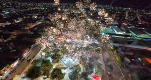 PUNCHANA encendió su Árbol de Navidad con alegría y emoción en la Plaza Almirante Miguel Grau