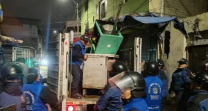 ¡Operativo sorpresa en Trujillo! Decomisan estructuras de ambulantes y liberan calles tomadas por el comercio informal