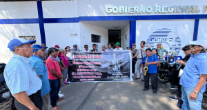 Maestros protestan en Piura por deuda social impaga del Gobierno Regional
