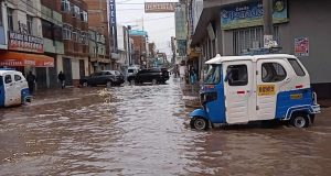 Juliaca: fuertes lluvias nuevamente inundan el centro de la ciudad