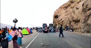 Bloqueo en Panamericana Sur: mineros mantienen varados kilómetros de buses y camiones, aquí lo último