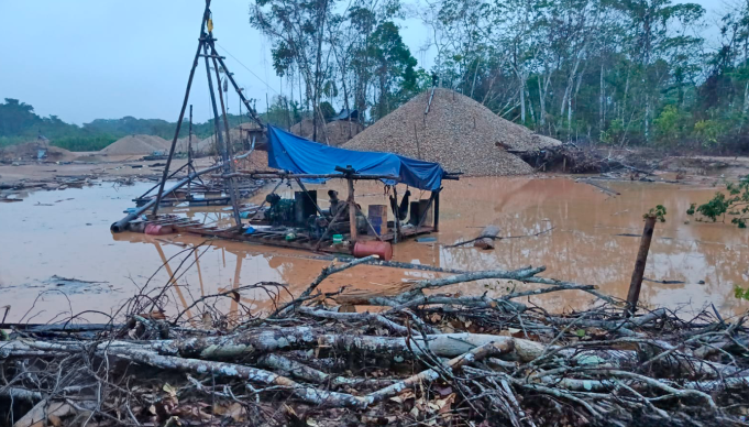 Destruyen 24 máquinas utilizadas para la minería ilegal en la Reserva Nacional de Tambopata
