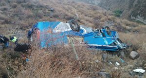 Arequipa: Accidente en La Unión deja 3 fallecidos y una veintena de heridos por bus que cayó a barranco de 50 metros