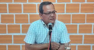 CASUSO PROPONE BECAS A JÓVENES FINANCIADAS CON SU SUELDO DE CONGRESISTA