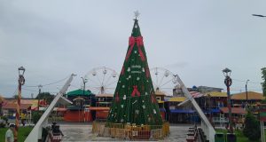 NAVIDAD FUERA DE FECHA PERMANECE EN LA PLAZA GRAU