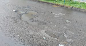 HUECO EN LA EX CALLE NANAY GENERA ACCIDENTES