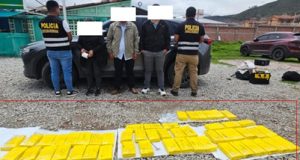 Cusco: Caen tres sujetos con más de 52 kilos de cocaína ocultos en «caleta» de camioneta