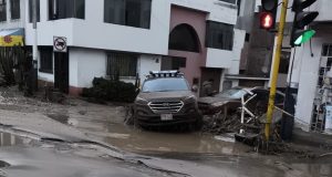 Lluvias en Arequipa: dos fallecidos por el desborde de torrenteras pistas colapsadas y edificios inundados (VIDEO)