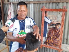 BARBERO MANTIENE A SU FAMILIA CON 10 SOLES