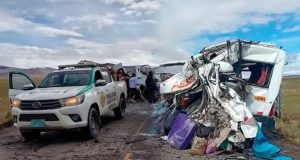 Familiares de víctimas denuncian abandono tras accidente que dejó 13 muertos en vía Arequipa–Puno
