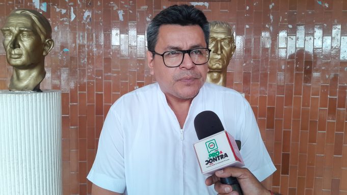 JHOSUA LÓPEZ - DIRECTOR DEL HOSPITAL REGIONAL DE LORETO (1)