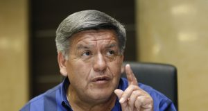 CÉSAR ACUÑA DENUNCIA POR DIFAMACIÓN A FERNANDO OLIVERA