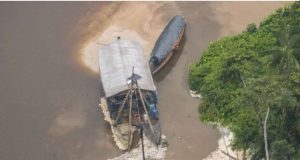 PLANTEAN HASTA 25 AÑOS DE CÁRCEL POR MINERÍA ILEGAL EN RÍOS AMAZÓNICOS