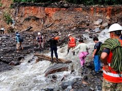 Rescatan a familias que quedaron atrapadas por huaicos tras fuertes lluvias en el Vraem