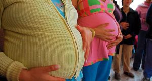 Perú registra caída histórica de la fecundidad y evidencia cambio en prioridades de las mujeres