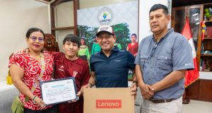 RENÉ CHÁVEZ RECONOCIÓ A JOVEN CAMPEÓN LORETANO DE LUCHA OLÍMPICA