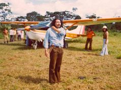 Sergio Castillo, el poeta que pasó de la revolución a la ironía: “Ahora solo existen izquierdistas de café”