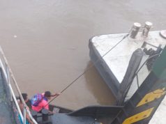 SECUESTRAN BARCAZA Y EXIGEN S/ 2 MILLONES PARA LIBERAR A TRABAJADORES