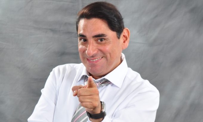 NOTA 8 CARLOS ÁLVAREZ