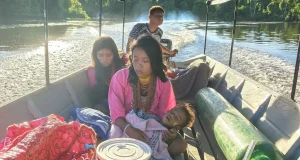 Pueblos Urarina exigen emergencia sanitaria ante brote de tos ferina y malaria en el río Chambira