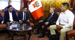 Alcaldes de Puno y Desaguadero piden proyectos a Fernando Rospigliosi