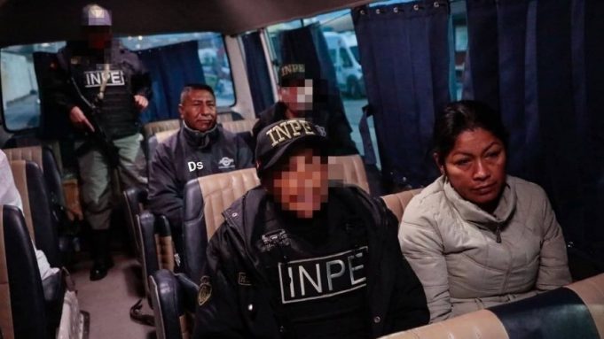 INPE traslada a internos bolivianos desde Desaguadero para que cumplan condena en su país