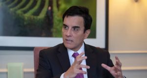 CARLOS ESPÁ RESPALDA A KEIKO Y PIDE QUE CONVOQUE A “INTACHABLES”