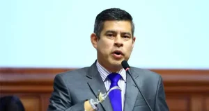 “ES UN OPORTUNISTA, SOLO SE HA PUESTO EL SOMBRERO”: GALARRETA ATACA A ROBERTO SÁNCHEZ