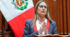 MARICARMEN ALVA RECHAZA A ROBERTO SÁNCHEZ Y PIDE VOTAR POR KEIKO