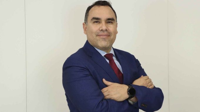 NOTA 7 PATRICIO LEWIS - ESPECIALISTA DE INVESTIGACIÓN REDES