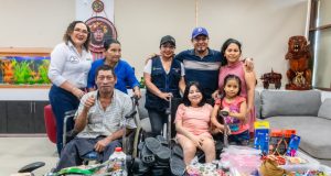 RENÉ CHÁVEZ INTENSIFICA APOYO A EMPRENDEDORES CON ENTREGA DE HERRAMIENTAS EN FAVOR DE ARTESANA Y ZAPATERO