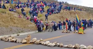 Bloqueos en Bolivia generan 15% de cancelaciones de tours hacia Puno