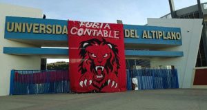 Estudiantes de Contabilidad toman local de la UNA Puno