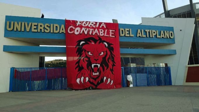 Estudiantes de Contabilidad toman local de la UNA Puno