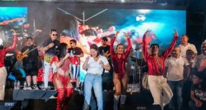 LINDA CABA CANTÓ PARA KEIKO EN TARAPOTO: GAÑANDO