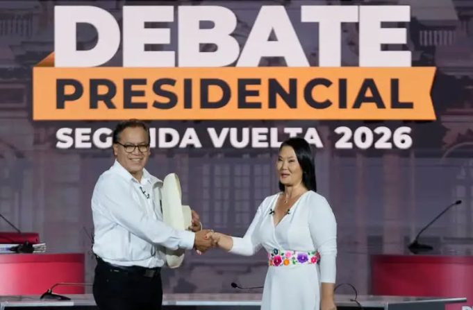NOTA 8 DEBATE