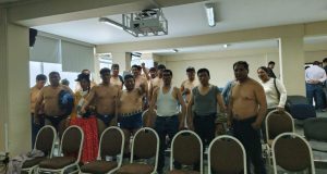 Melgar: pobladores protestan desnudos en la PCM tras ausencia de ministros para tratar problemática ambiental