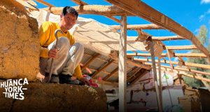 Pumpunya: en el barrio Inay damnificados empiezan a derrumbar sus casas con sus propias manos