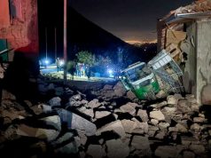 Suben a cuatro los muertos por los sismos en Junín: damnificados duermen en una losa deportiva