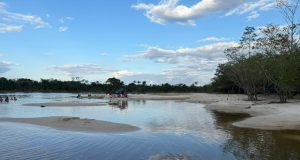 EXTRACTORES DE ARENA CON DRAGAS DESTRUYEN PLAYA SANTA RITA