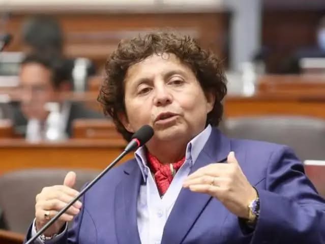 NOTA 10 SUSEL PAREDES - CONGRESISTA